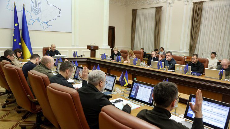 До дітей можна, на відпочинок ні: Кабмін схвалив постанову про виїзд чиновників закордон