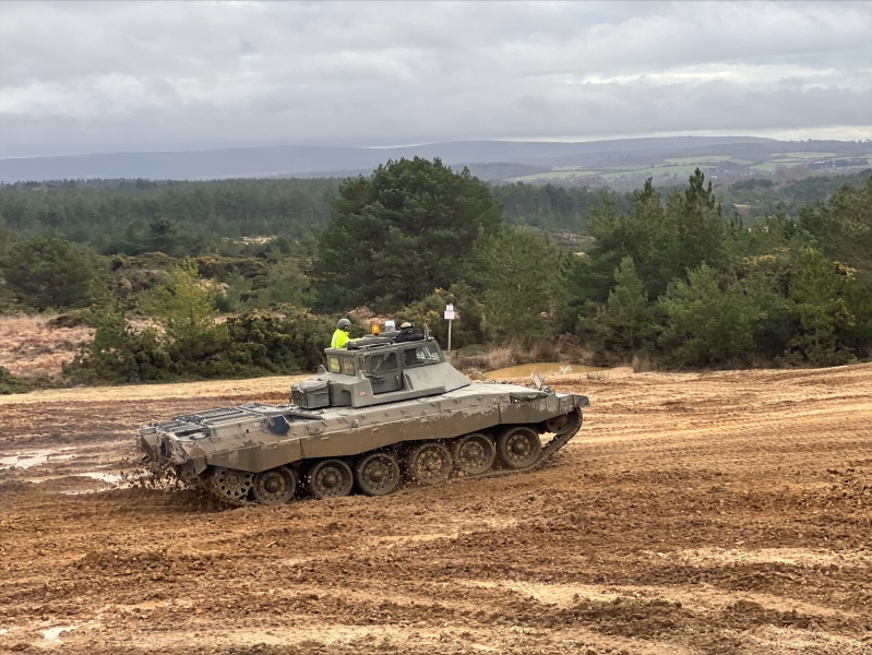 "Українські військові освоїли керування танками Challenger 2" - Міноборони Британії