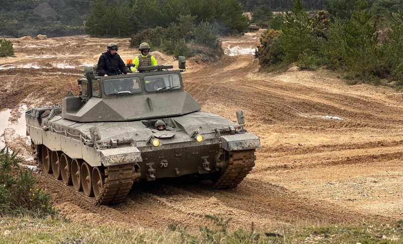 "Українські військові освоїли керування танками Challenger 2" - Міноборони Британії