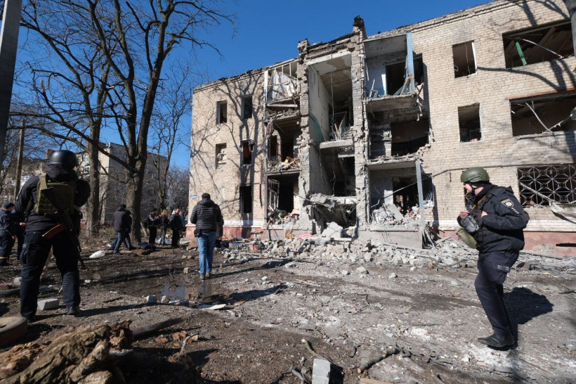 Окупанти обстріляли центр Краматорська: є влучання у будинки (фото, відео) Окупанти обстріляли центр Краматорська: є влучання у будинки (фото, відео)