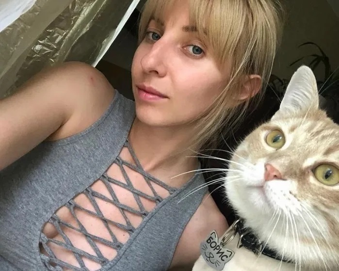 У Запоріжжі з-під завалів зруйнованого ракетою будинку врятували дівчину та її кота (фото, відео) У Запоріжжі з-під завалів зруйнованого ракетою будинку врятували дівчину та її кота (фото, відео)