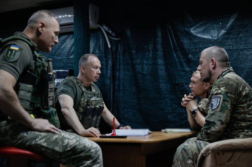 Під Бахмутом була пробита лінія оборони ворога - Сирський (відео) Під Бахмутом була пробита лінія оборони ворога - Сирський (відео)