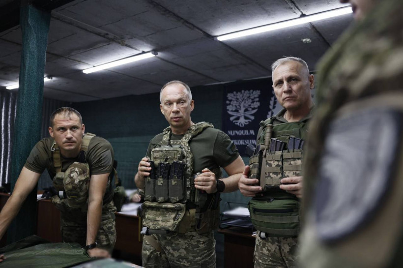 Під Бахмутом була пробита лінія оборони ворога - Сирський (відео) Під Бахмутом була пробита лінія оборони ворога - Сирський (відео)