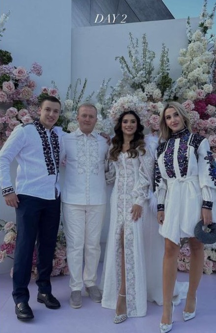 "Питання статків їхньої родини": у ДБР прокоментували скандальне весілля екс-силовиків у Львові (відео) "Питання статків їхньої родини": у ДБР прокоментували скандальне весілля екс-силовиків у Львові (відео)