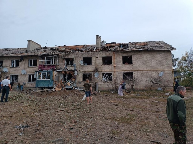 Окупанти вдарили по селу під Харковом Окупанти вдарили по селу під Харковом