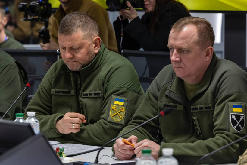 Залужний обговорив бойові дії з главою Пентагону та командувачем сил НАТО в Європі (фото) Залужний обговорив бойові дії з главою Пентагону та командувачем сил НАТО в Європі (фото)