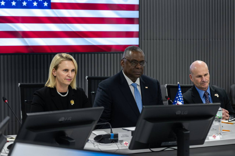 Залужний обговорив бойові дії з главою Пентагону та командувачем сил НАТО в Європі (фото) Залужний обговорив бойові дії з главою Пентагону та командувачем сил НАТО в Європі (фото)