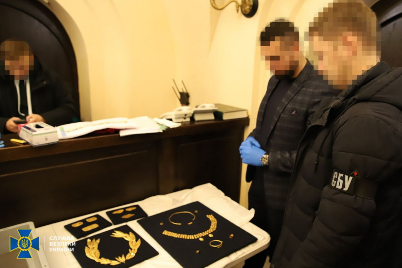 Національний музей історії України показав "Скіфське золото" (фото, відео) Національний музей історії України показав "Скіфське золото" (фото, відео)