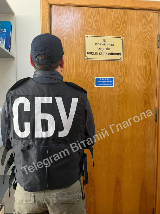 СБУ проводить обшуки у мера Ужгорода Богдана Андріїва (фото) СБУ проводить обшуки у мера Ужгорода Богдана Андріїва (фото)
