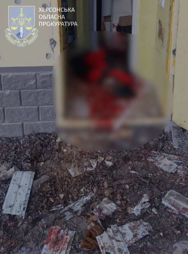Окупанти вдарили по Херсону: одна дитина загинула, інша у тяжкому стані Окупанти вдарили по Херсону: одна дитина загинула, інша у тяжкому стані