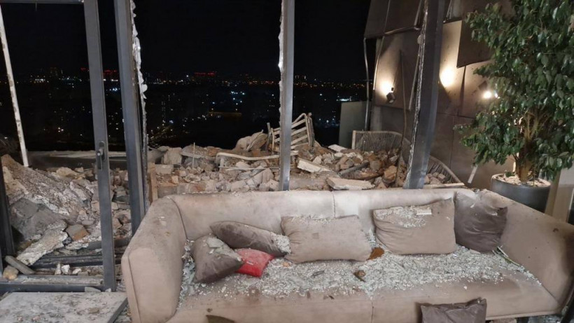 У Києві "шахед" влучив у багатоповерхівку (фото) У Києві "шахед" влучив у багатоповерхівку (фото)
