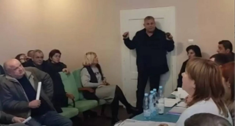 Депутат-підривник прийшов до тями у лікарні, його допитує поліція (відео) Депутат-підривник прийшов до тями у лікарні, його допитує поліція (відео)