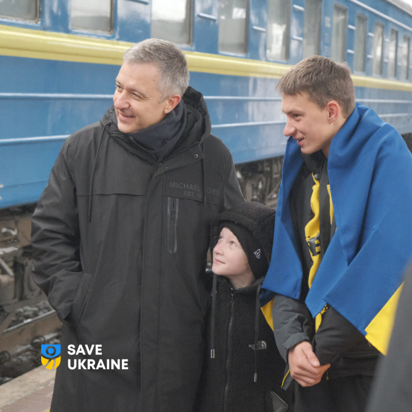 В Україну з окупованих територій повернули ще трьох дітей (фото) В Україну з окупованих територій повернули ще трьох дітей (фото)