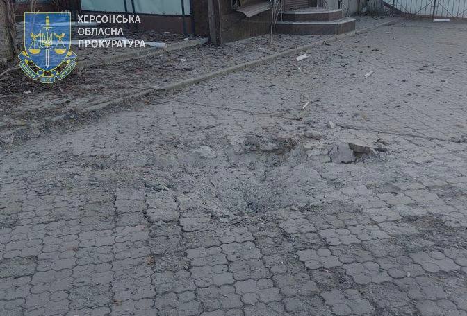 Окупанти вдарили по Херсону: одна дитина загинула, інша у тяжкому стані Окупанти вдарили по Херсону: одна дитина загинула, інша у тяжкому стані