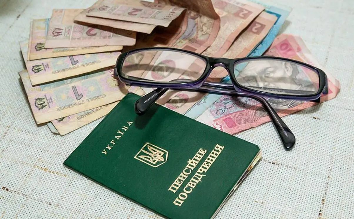 Как и когда украинцам выгоднее докупить недостающий стаж перед пенсией: пояснение ПФУ