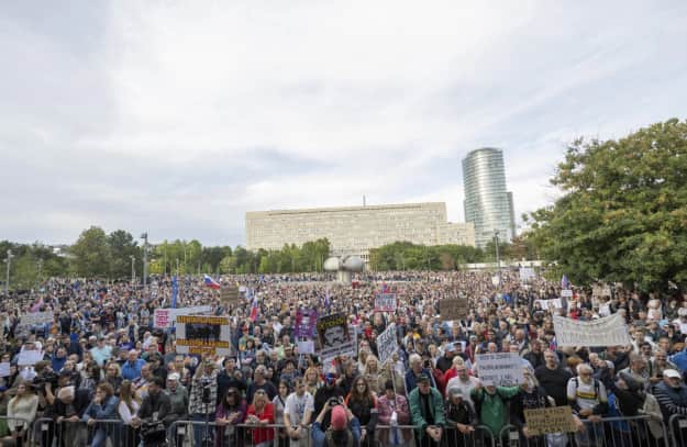 "Словаки втомилися": акції протесту охопили 16 міст країни