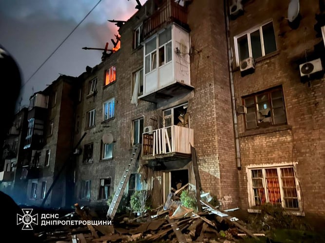 Окупанти масовано вдарили по Камʼянському на Дніпропетровщині Окупанти масовано вдарили по Камʼянському на Дніпропетровщині