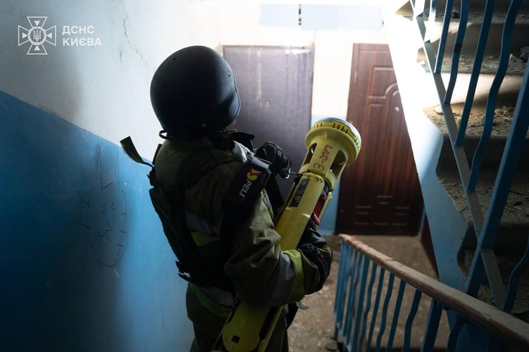 росіяни масовано атакували Київ ракетами й дронами: троє загиблих, багато постраждалих росіяни масовано атакували Київ ракетами й дронами: троє загиблих, багато постраждалих