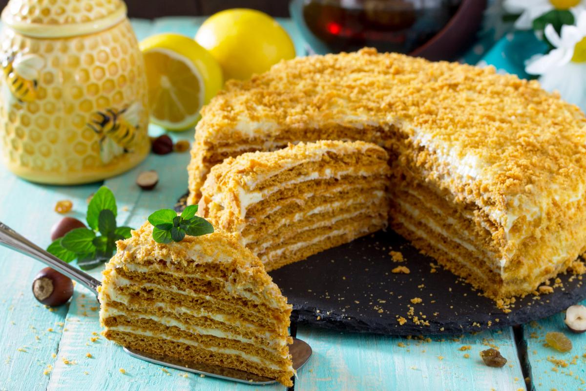 Медовик без духовки: ленивый рецепт вкусного десерта