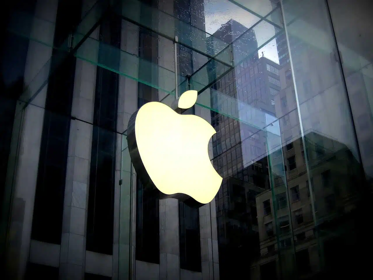 Иран впервые начал угрожать ударами по Apple, Google и Nvidia: детали