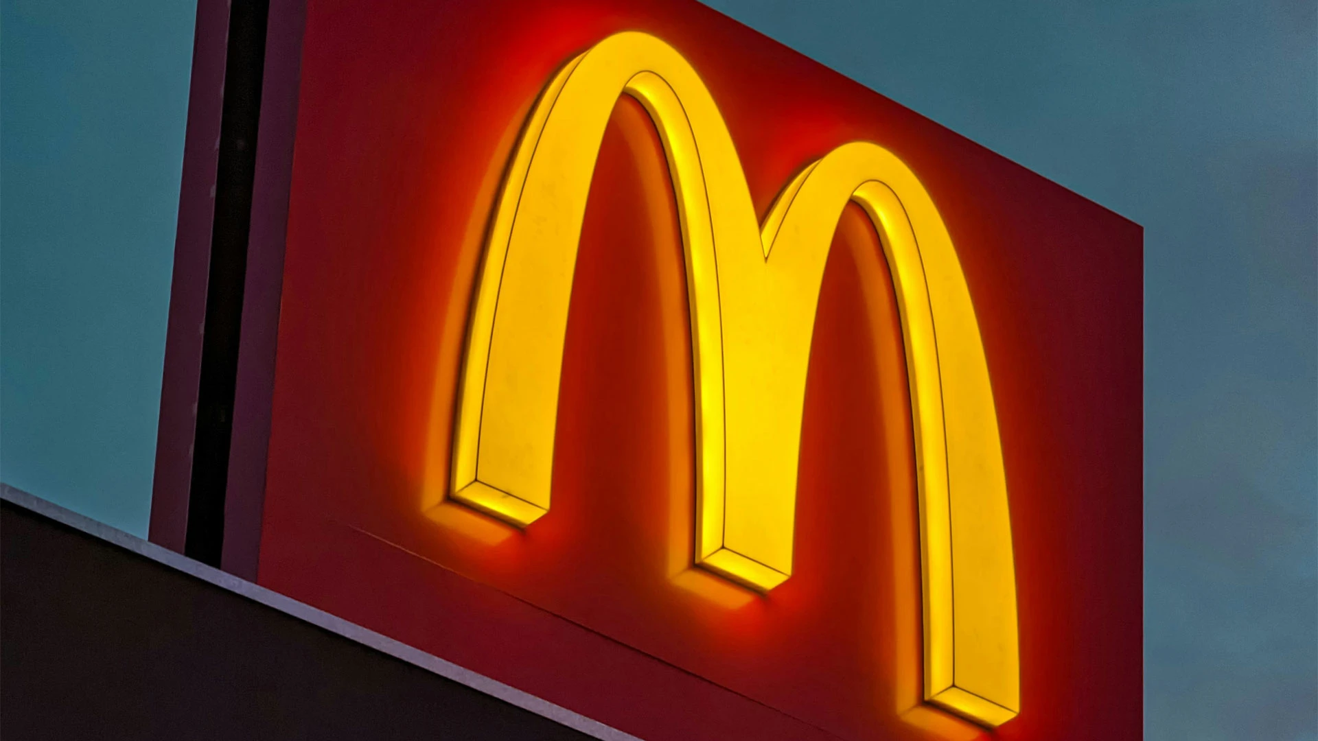 McDonald’s запустил в Украине «мировое меню»: какие новинки появились и сколько они стоят