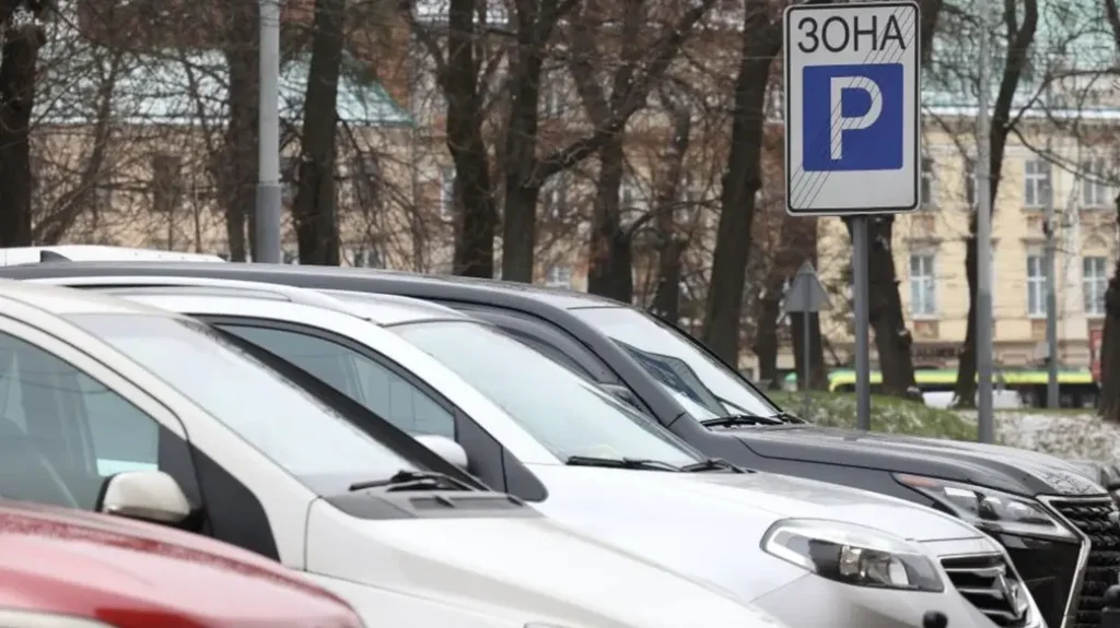 В Киеве выросли тарифы на парковку: кому предоставляются скидки