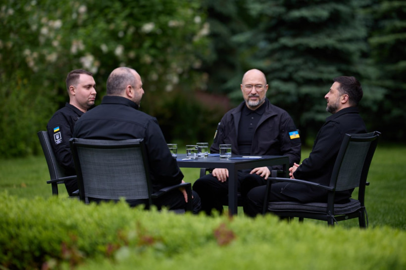 Зеленський провів "спеціальну нараду" з Будановим, Умєровим та Шмигалем