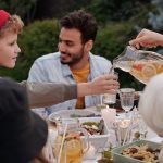 Чем полезны совместные ужины - pexels-askar-abayev-5638677