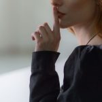 Почему люди верят в мифы - pexels-cottonbro-6284254 (1)