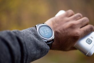 Чем полезны умные часы - pexels-luckysam-518419