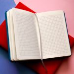 Почему люди возвращаются к бумажным блокнотам - pexels-mir-fialkova-2156588206-35768599