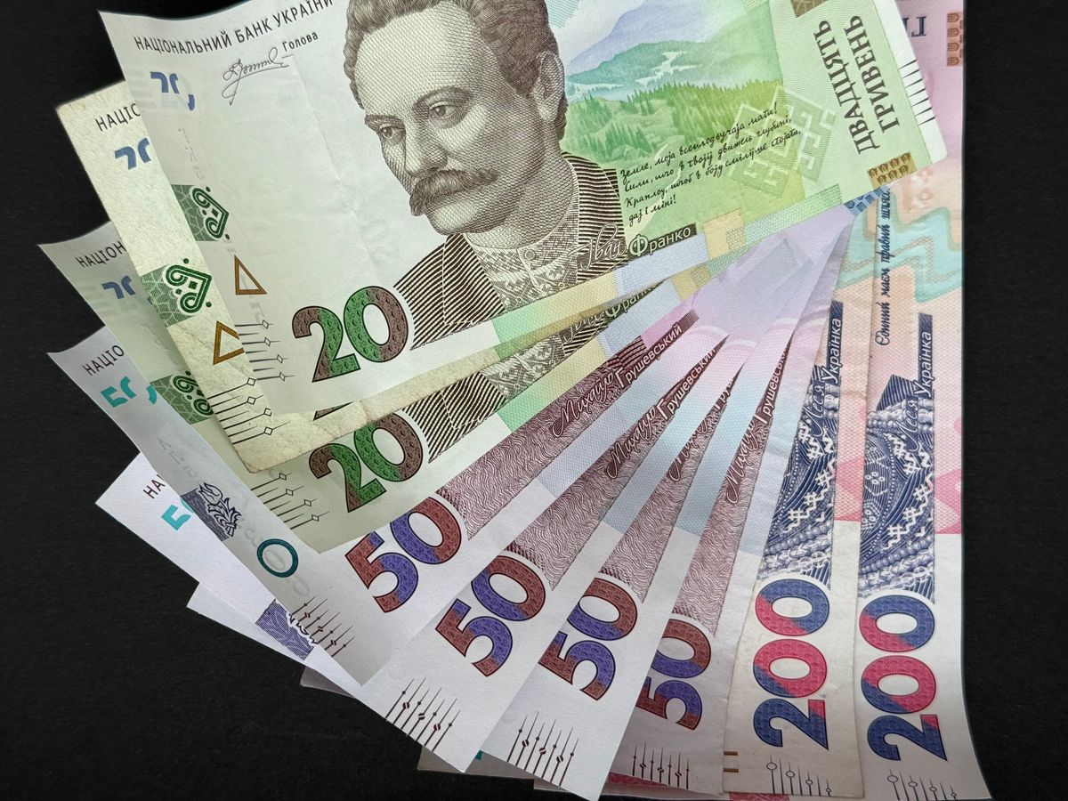 Преимущества бумажных денег - pexels-olha-maltseva-2156976676-34926385