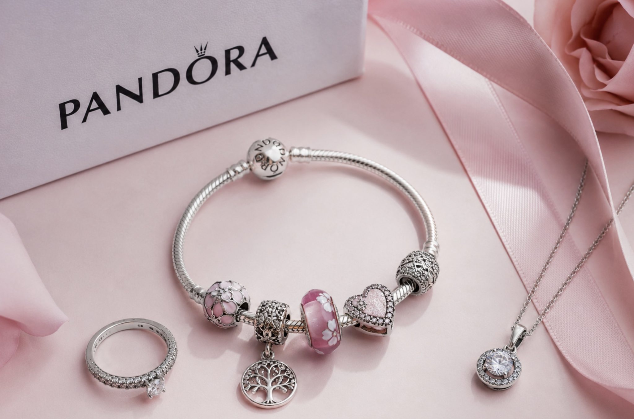 Украшения Pandora: как выбрать браслет, шарм и подвеску