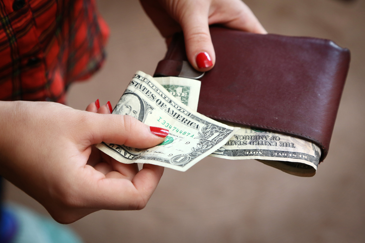 Финанансовые траты- spendingmoney_getty