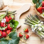 Польза сезонных овощей и фруктов - strawberry-asparagus-1200x800