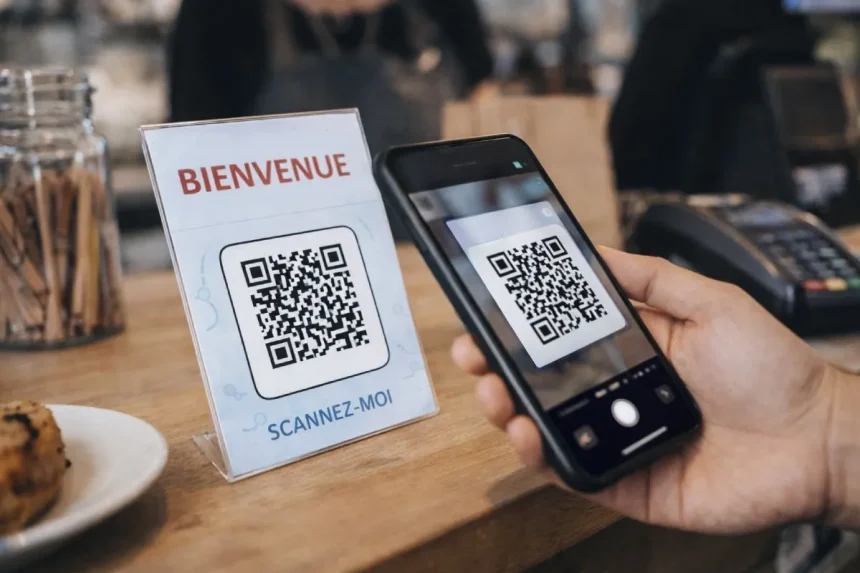 Почему QR-коды стали такими популярными - le-qr-code-nest-plus-une-mode-il-transforme-durablement-les-usages.B8O3_o3N_ZBJUUR