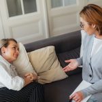 Почему люди любят давать советы - pexels-karola-g-6255881