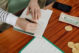 Как кризис влияет на расходы семьи - pexels-karola-g-6328966