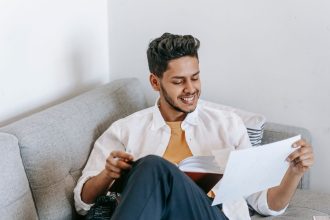 Как самообразование помогает строить карьеру - pexels-michael-burrows-7128997
