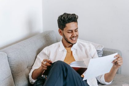 Как самообразование помогает строить карьеру - pexels-michael-burrows-7128997