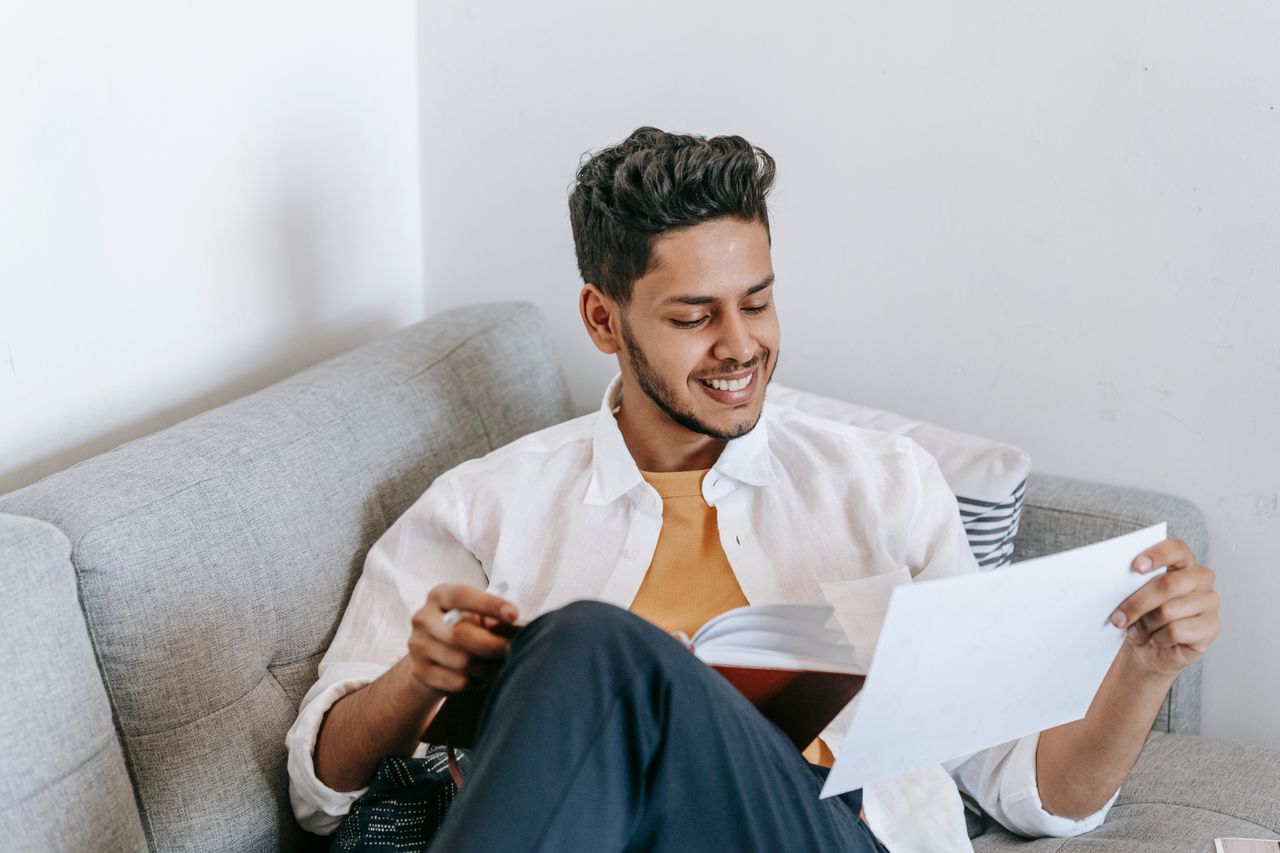 Как самообразование помогает строить карьеру - pexels-michael-burrows-7128997