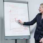 Как экономическая грамотность помогает экономить - pexels-pavel-danilyuk-8424449