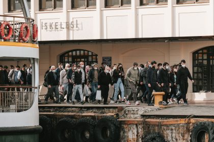 Влияние миграции на экономику - pexels-photo-7678607[1]