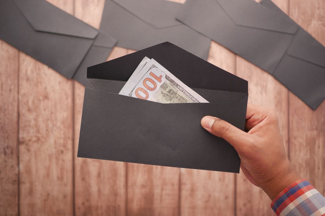 Как не тратить отложенные деньги - pexels-towfiqu-barbhuiya-3440682-11327902