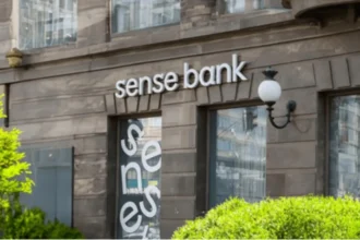 Глава Sense Bank отстранен на шесть месяцев.