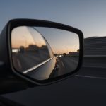 Почему автомобильное зеркало имеет такую форму.