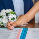 Влияет ли фамилия на прочность брака