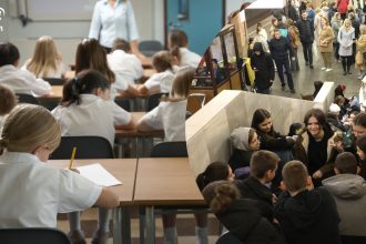 Идти ли ребенку в школу после утренней тревоги