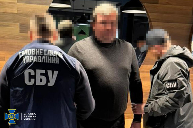 Продавали елітну деревину як дрова: затримали керівника харківського осередку "Батьківщини" Продавали елітну деревину як дрова: затримали керівника харківського осередку "Батьківщини"