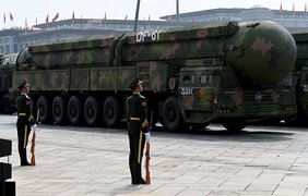 У Китаї відбувся масштабний військовий парад: яку зброю показали